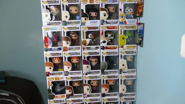 La figura Funko Pop de Dumbledore en el video "ALL MY FUNKO POP COLLECTION!!"