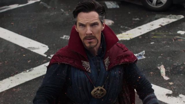 La réplique du costume intégral de Doctor Steven Strange (Benedict Cumberbatch) dans Avengers : Infinity War