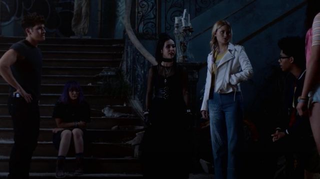 The john ornaments Stella McCartney worn by Karolina Dean (Virginia Gardner) in Marvel's Runaways S02E02