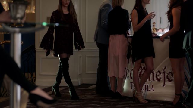 knee-high boots worn by Chloe Decker (Lauren German) as seen in Lucifer S02E17