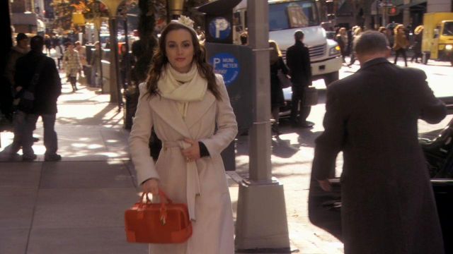 Le sac à main Loewe Amazona porté par Blair Waldorf (Leighton Meester) dans Gossip Girl S05E13