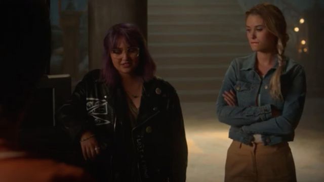 The jean jacket J Brand Karolina Dean (Virginia Gardner) in Marvel's Runaways S02E07