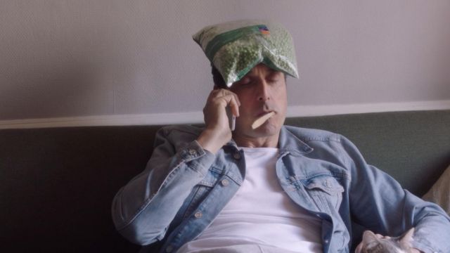 The toothbrush bamboo Damien (Vincent Elbaz) in I'm not a man easy