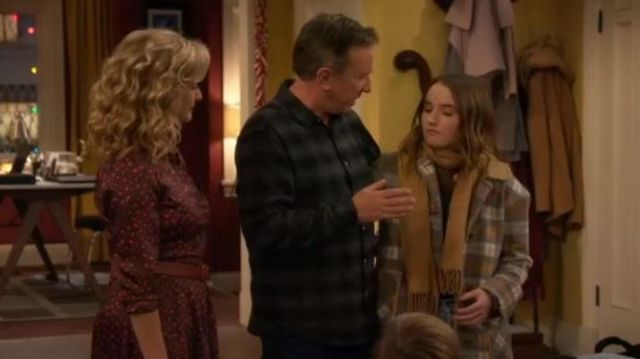 Belted Lady Coat worn by Eve Baxter (Kaitlyn Dever) in Last Man Standing (S07E09)