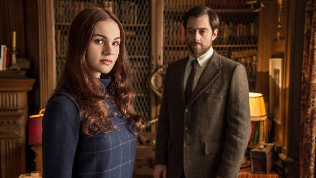 La robe à carreaux portée par Brianna Randall (Sophie Skelton) dans Outlander S03E05