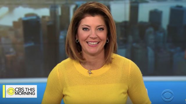 Rag & Bone Yorke Pull en Cachemire Jaune porté par Norah O'Donnell sur CBS, Ce Matin, Janv. 02, 2019