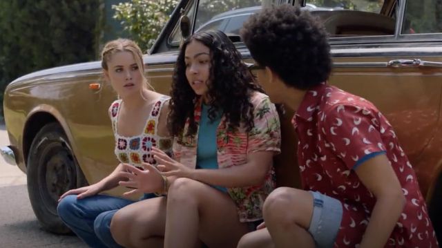 Le top crochet à fleurs Forever 21 de Karolina Dean (Virginia Gardner) dans Marvel's Runaways S02E11