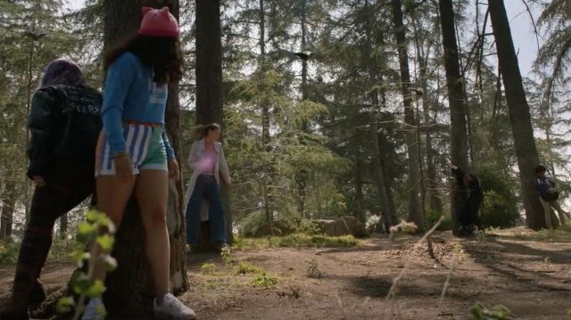 The shorts and striped green BDG Molly Hernandez (Allegra Acosta) in Marvel's Runaways (S02E13)