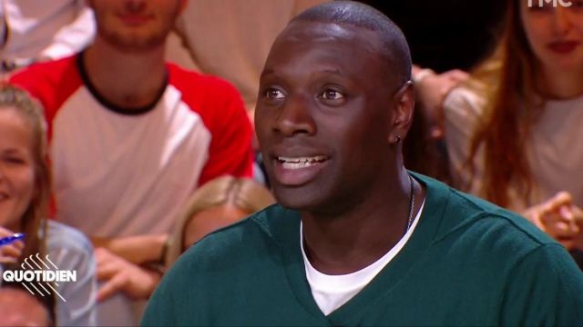 The sweater is a dark green, V-neck of Omar Sy in the Daily BEST OF the 03.01.2019