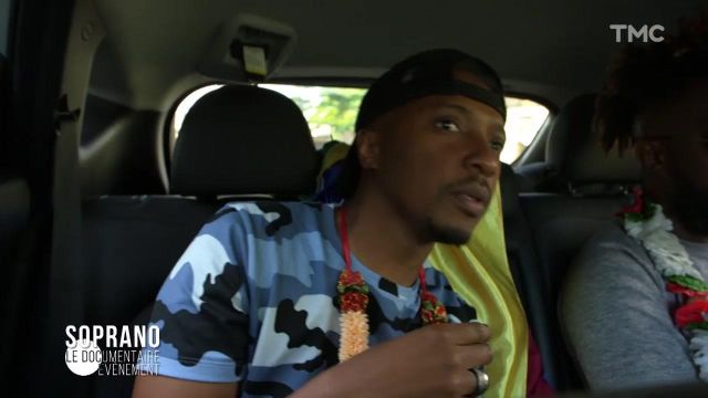Le tee-shirt camouflage bleu Valentino de Soprano dans le documentaire évènement sur TMC
