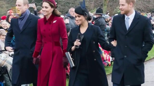 La robe bleu marine Victoria Beckham de Meghan Markle dans Kate Middleton lors du Christmas Day Church Service 2018
