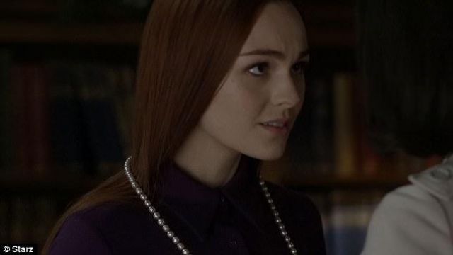 Le collier de perles offert par sa mère de Brianna Randall Fraser (Sophie Skelton) dans Outlander (S03E07)