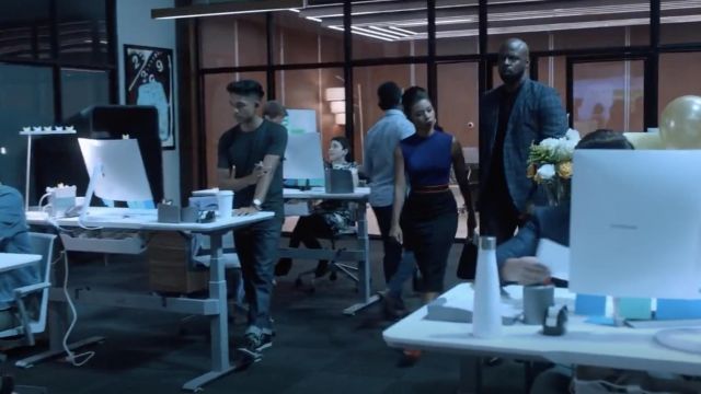La falda lápiz Boss usada por Catherine Wilder (Angel Parker) en Marvel's Runaways S02E09