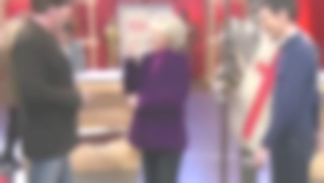 La veste violette en velours lisse de Sophie Davant dans Affaire conclue le 07.01.2019