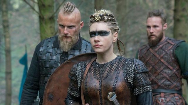 Lagertha's (Katheryn Winnick) leather headpiece as seen in Vikings S05E10