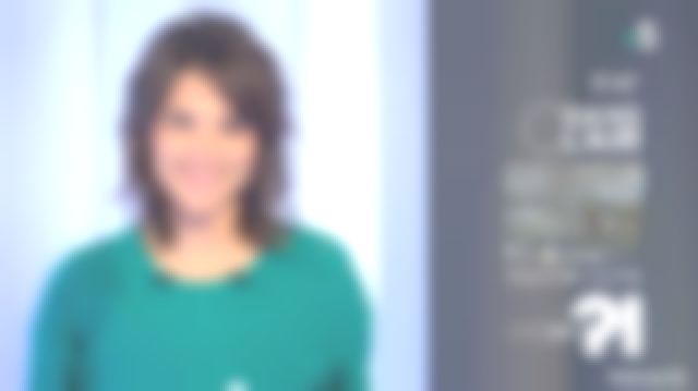 Le top à détail dentelle de Mélanie Taravant dans C à dire du 07/01/2019 (dispo en 3 couleurs)