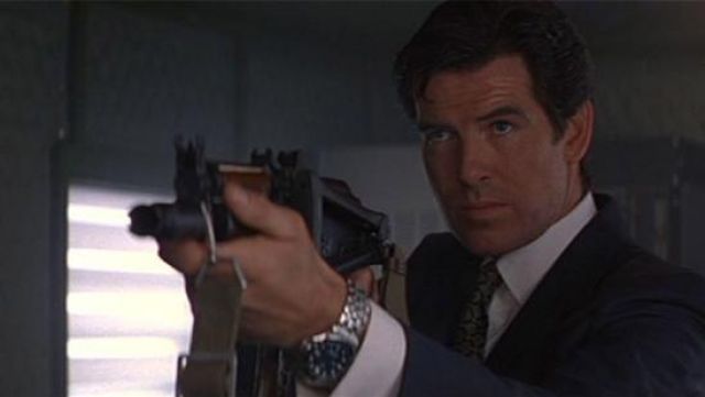 The watch Omega Seamaster Professional James Bond (Pierce Brosnan) in GoldenEye
