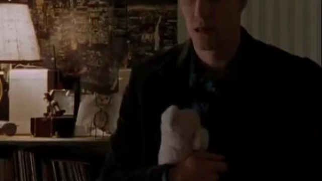 The reply teddy of Mr. Gordo Buffy Summers (Sarah Michelle Gellar) in Buffy the vampire slayer S02E09
