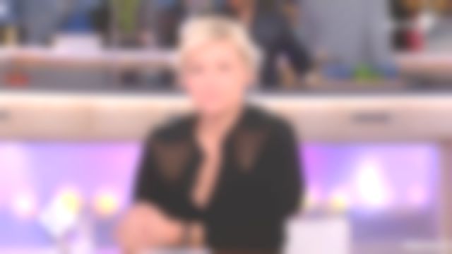 Le top noir de Anne-Élisabeth Lemoine dans C à vous du 14.12.2018