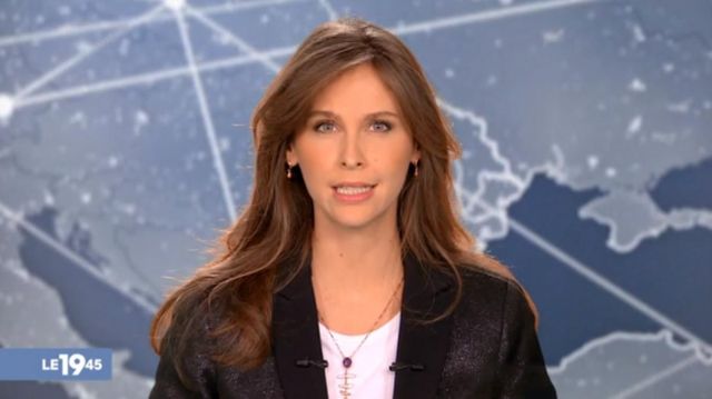 The Jacket tailored collar metallic effect of Ophélie Meunier in The 19:45 M6 of the 26/12/2018