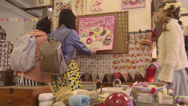 Sac d'école sac à dos porté par Nao Yoshikawa (Haruka Fukuhara) en Bon Matin Appel S02E02