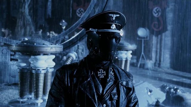 Le masque de Karl Ruprecht Kroenen (Ladislav Beran) dans Hellboy