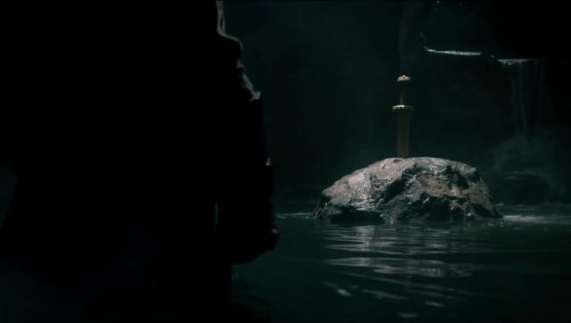 L’épée Excalibur de Hellboy (David Harbour) dans Hellboy