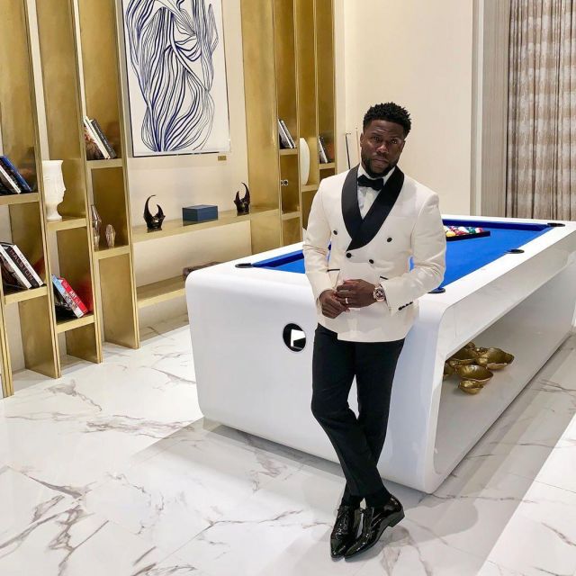 Le blazer à col châle contrastant Balmain porté par Kevin Hart sur son compte Instagram @kevinhart4real