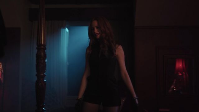 The playsuit black Guess worn by Cheryl Blossom (Madelaine Petsch) in Riverdale S03E09