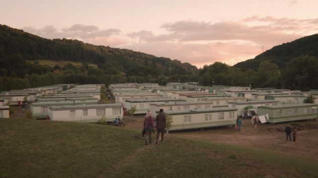 Maeve's (Emma Mackey) home in Sterrett’s Caravan Park in Ross-on-Wye, UK as seen in Sex Education S01E03
