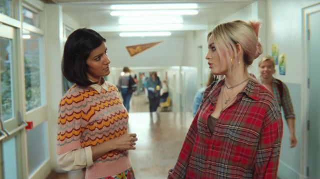 Miss Sands' (Rakhee Thakrar) pink chevron sweater as seen in Sex Education S01E03
