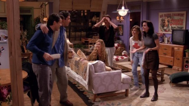 La réplique de l'affiche Aux Buttes Chaumont dans le salon de Monica Geller  (Courtney Cox) dans Friends S01E06