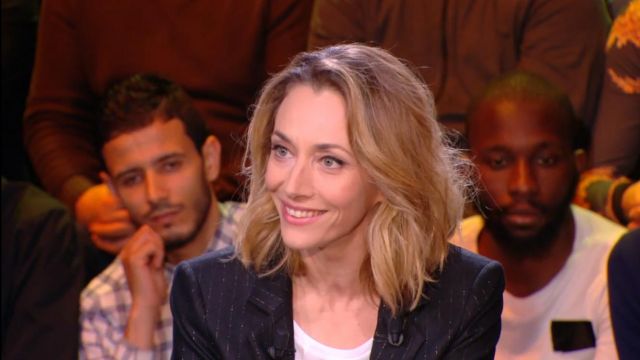 The striped jacket of Laurie Delhostal in J+1 of the 13/01/2019