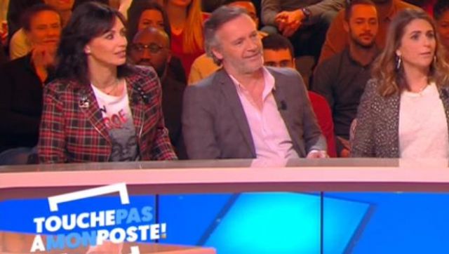 Le T shirt oversize blanc à sérigraphie Marilyn Monroe et strass de Géraldine Maillet dans Touche pas à mon poste