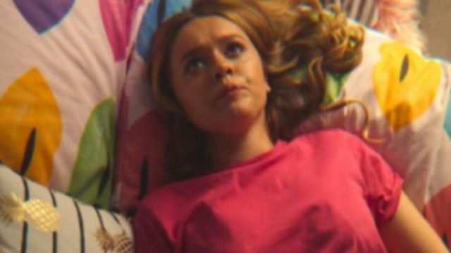 La parure de lit de la chambre d’Aimee Gibbs (Aimee Lou Wood) dans Sex Education S01E06