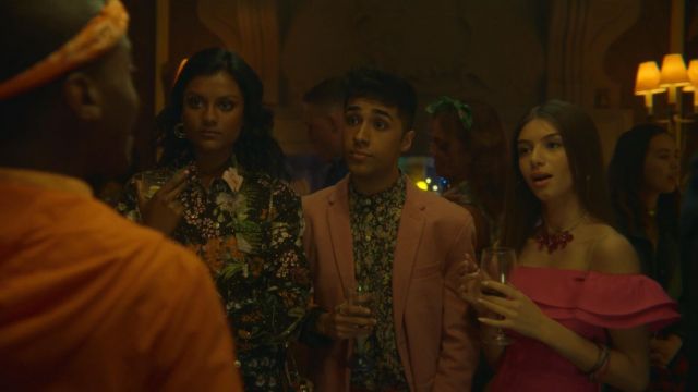 An­war's (Cha­neil Ku­lar) pink wool blazer as seen in Sex Edu­ca­tion S01E02