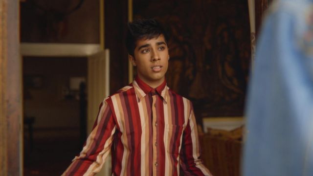 The striped shirt Anwar (Chaneil Kular) in Sex Education S01E05