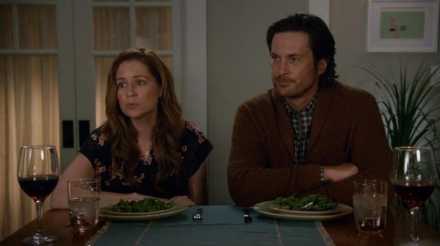 Rebecca Taylor Phlox Floral-Georgette Button-Front Blouse worn by Lena (Jenna Fischer) in Splitting Up Together (S01E01)