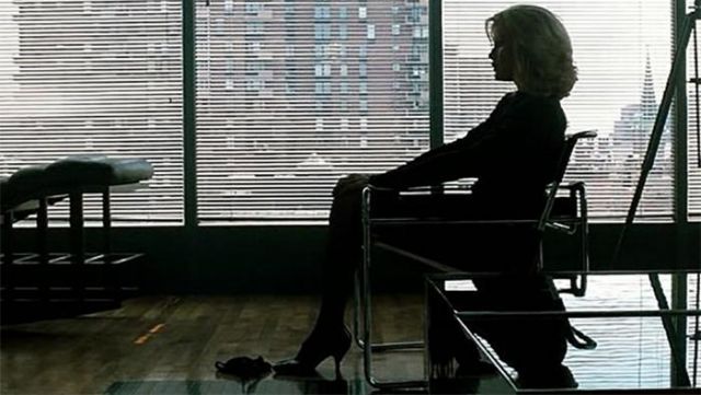 Le fauteuil marcel Breuer où est assise Elizabeth McGraw (Kim Basinger) dans 9 Semaines ½