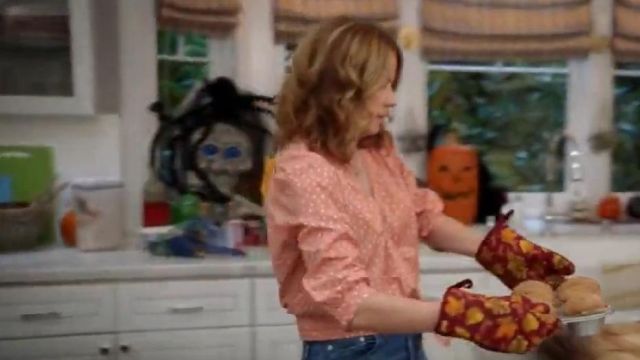 Madwell Wrap Top in Star Scatter of Lena (Jenna Fischer) in Splitting Up Together (S01E05)