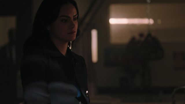 The t-shirt blue to contrast Veronica Lodge (Camila Mendes) in Riverdale (S03E10)