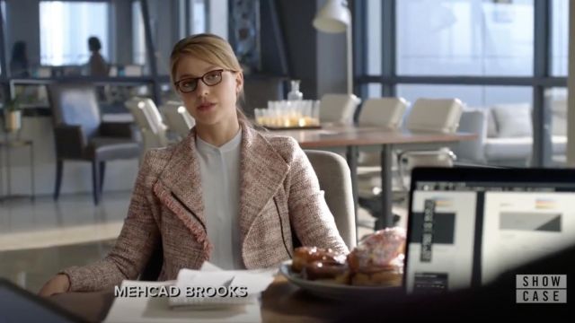 La chaqueta de tweed Akris Punto de Kara Danvers (Melissa Benoist) en Supergirl S04E11