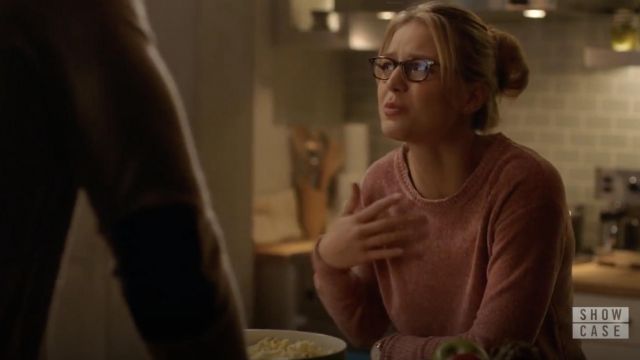 Le pull rose Aqua porté par Kara Danvers (Melissa Benoist) dans la série Supergirl (Saison 4 Episode 11)