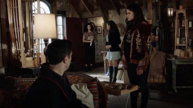 Le pantalon noir oversize Express porté par Macy Vaughn (Madeleine Mantock) dans Charmed S01E11