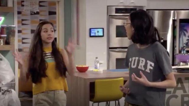 Billabong Grey Surf Tee worn by Frankie Wong (Madison Hu) in Bizaardvark S03E10