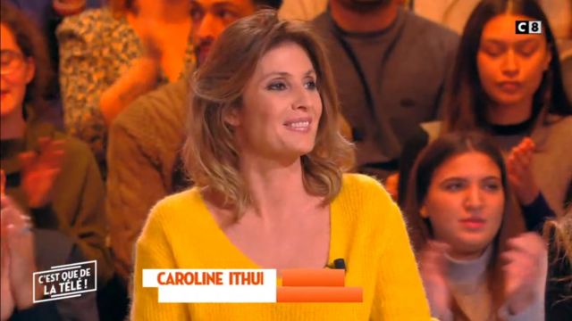 The Pull right with wool and mohair yellow of Caroline Ithurbide in It is that of the tv ! the 21/01/2019