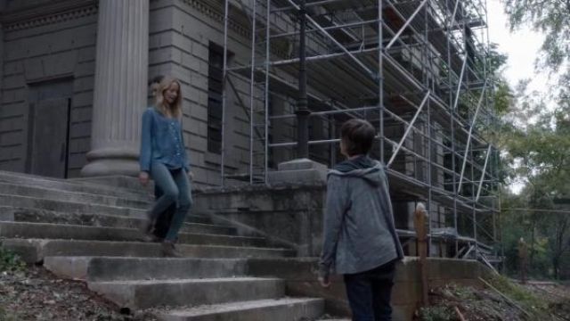 Brady Denim Shirt worn by Kate Strucker (Amy Acker) in The Gifted (S01E06)