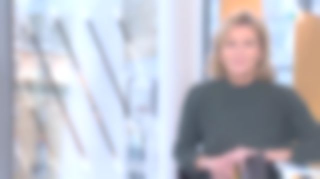 The green sweater of Claire Chazal in free Entry to the 29/01/2019