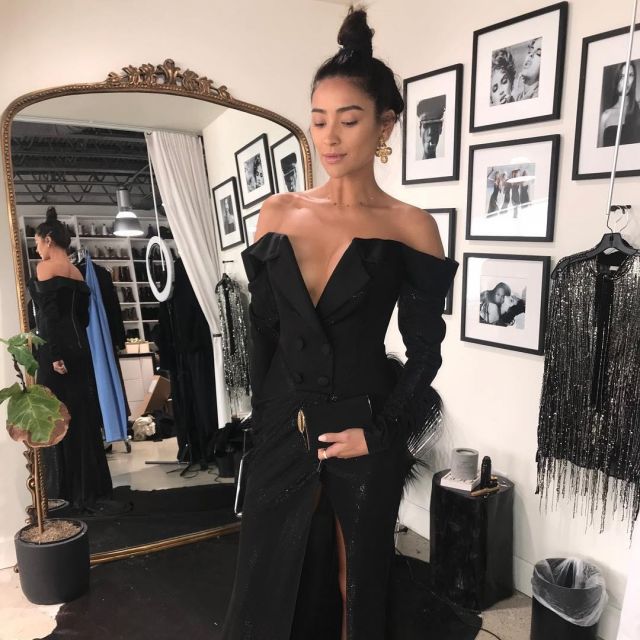 Black gown worn by Shay Mitchell on the Instagram account @shaymitchell