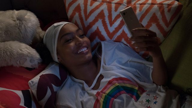 Rainbow Stars Tee worn by Zoey Johnson (Yara Shahidi) in grown-ish (S02E01)
